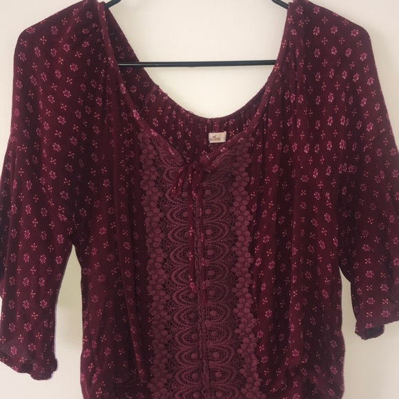 Lace Crop Top - Picture 3 of 3